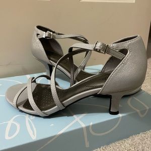 Kitten Heels Gray/Silver Size 9